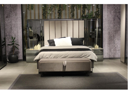 Exklusives Luxuriöses Schlafzimmer-Set: Bett, 2 Nachttische & Bank