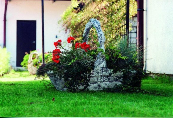 Blumenkübel Pflanz Kübel Dekoration Figur Natur Blumentöpfe Vasen Garten