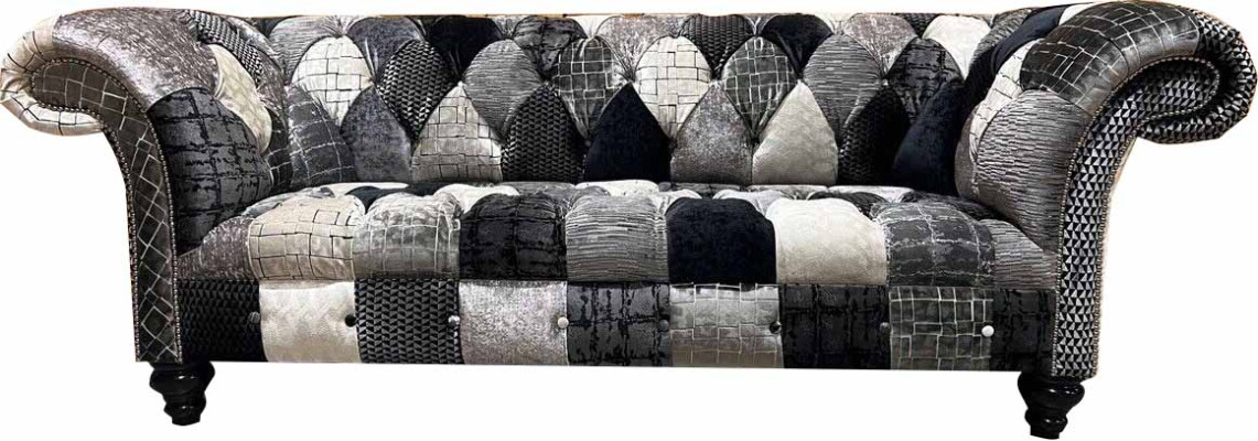 Luxuriöses Samtsofa im Chesterfield-Design mit bunten Karos 