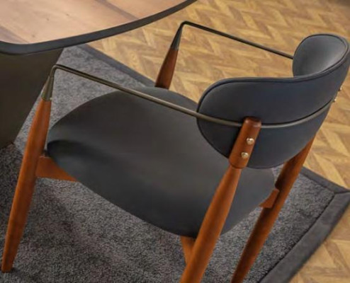 Stilvolle Esszimmer Garnitur Designer Esstisch 4x Polsterstühle Anrichte