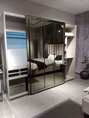 Exklusiver Schwarzer Kleiderschrank Stilvolle Schlafzimmer Holz Möbel