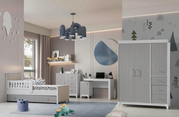 Kinderzimmer-Ensemble: Kommode, Kleiderschrank, Bett & Schreibtisch