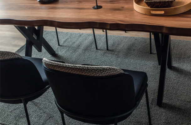 Brauner Holz Esszimmertisch Robuste Esstische Holztische Luxus Möbel