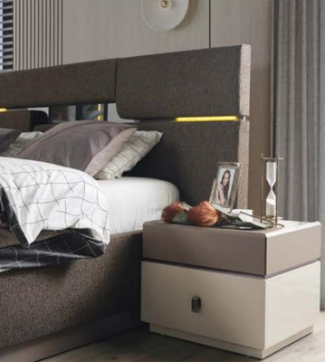 Schlafzimmer Set Luxus Bett braun Farbe und 2x Nachttische 3 Stück neu