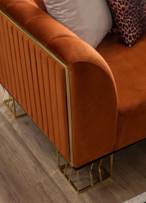 Wohnzimmer Sitzmöbel Oranger 3-Sitzer Luxuriöse Couch Metallfüße