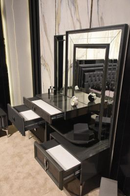 Schwarzer Schminktisch Luxus Holz Konsole Designer Schlafzimmer Möbel