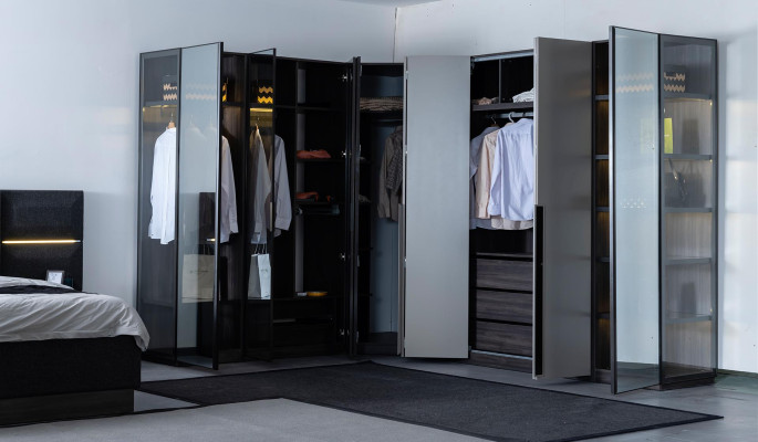 Schlafzimmer Bett Nachttisch Kleiderschrank Kommode mit Spiegel Möbel Holz Luxus