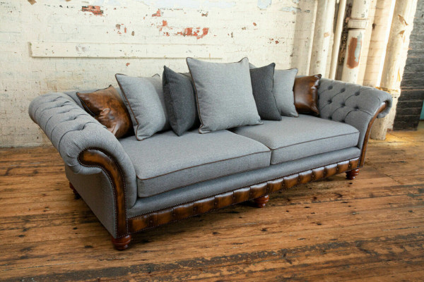 Klassische Chesterfield Design Sofa 4 Sitzer Couch Polster Luxus Textil Couchen