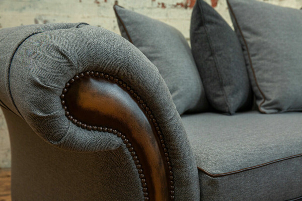 Klassische Chesterfield Design Sofa 4 Sitzer Couch Polster Luxus Textil Couchen