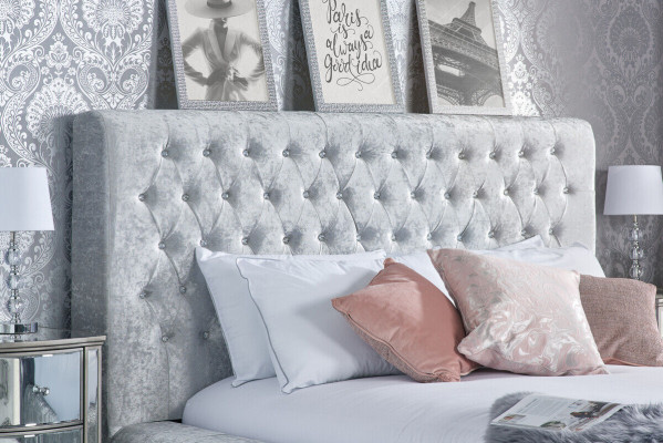 Graues Chesterfield Bett mit hohem Kopfteil Designer Doppelbett