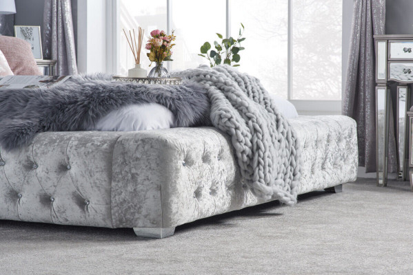 Graues Chesterfield Bett mit hohem Kopfteil Designer Doppelbett