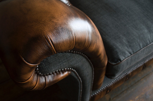 Chesterfield Design Stoff Couch Sessel 1.5 Sitzer Polster Sofas Lounge Neu Club