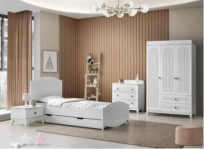 4tlg. Kinderzimmer Set Bett Nachttisch Kommode und Kleiderschrank