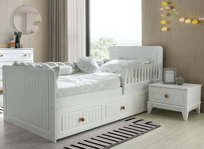 Bett und Nachttisch – stilvolle und praktische Kombination fürs Kinderzimmer