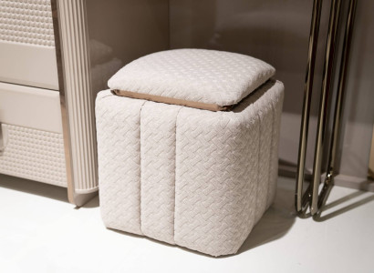 Beiger Holz-Textil Hocker im eleganten Stil